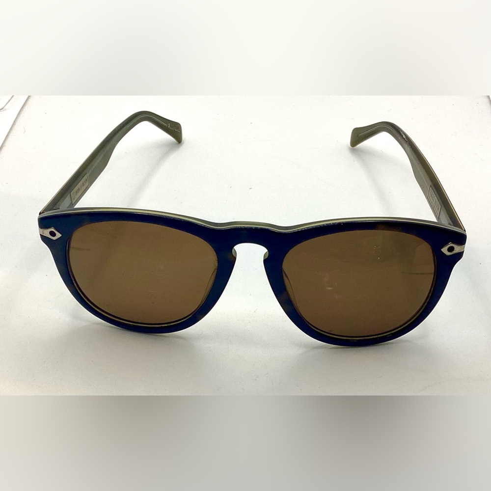 Tres Noir handmade Women’s Iron Resin Sunglasses round lenses some scuffs
